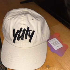 NWT LIZZO YITTY CAP